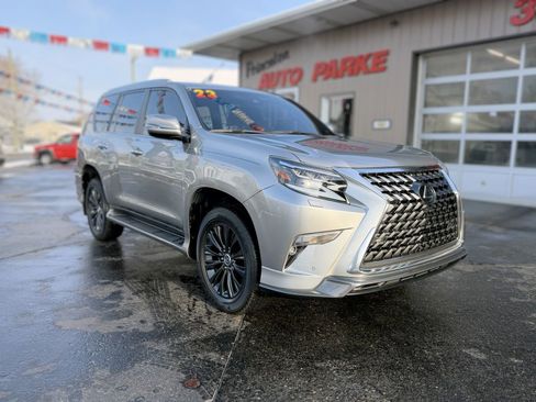 Used 2023 Lexus GX 460 Premium image 2