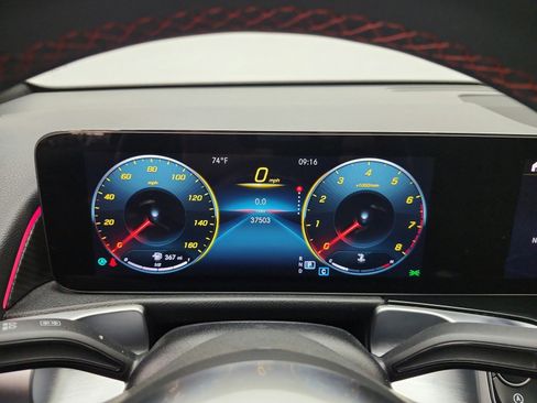 Used 2022 Mercedes-Benz GLB 250 image 10