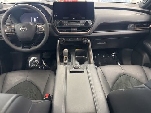 Used 2025 Toyota Grand Highlander AWD Hybrid image 36