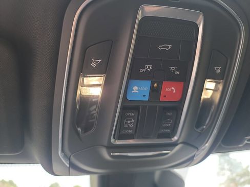 Used 2023 Jeep Grand Cherokee L Laredo image 23