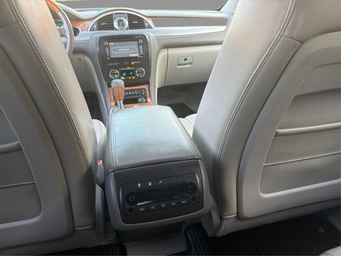 Used 2009 Buick Enclave CXL w/ Entertainment Package #4 AWD/4WD image 21