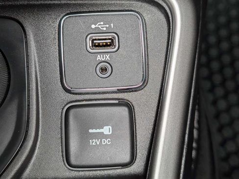 Used 2020 Jeep Compass Latitude w/ Cold Weather Group AWD/4WD image 30