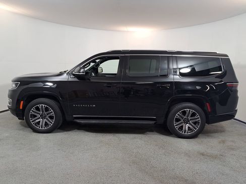 Used 2025 Jeep Wagoneer Base w/ Premium Group I image 4