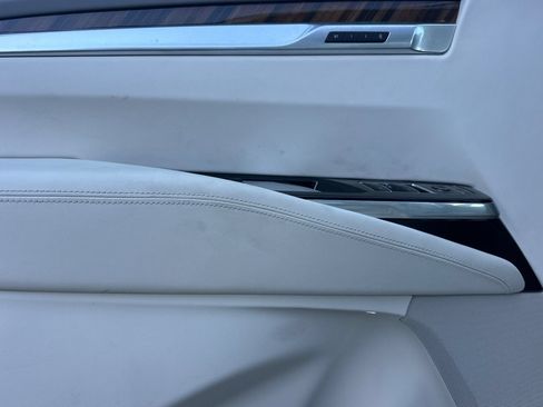 Certified 2025 Cadillac Escalade ESV Premium Luxury Platinum AWD/4WD image 11
