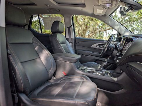 Used 2020 Chevrolet Traverse LT w/ LT Premium Package image 18