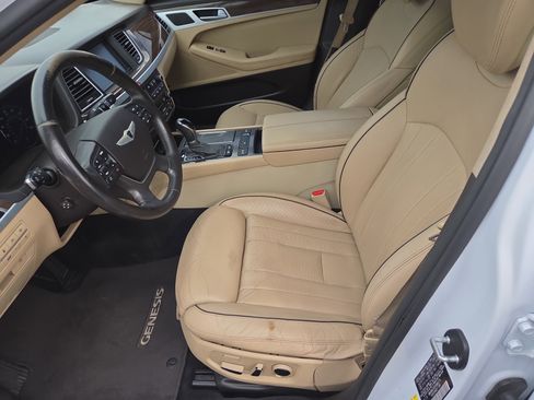 Used 2015 Hyundai Genesis 3.8 w/ Option Group 03 image 9