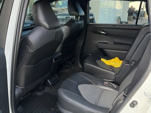 Used 2022 Toyota Highlander XSE AWD/4WD image 10