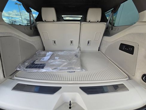 New 2026 Cadillac Escalade ESV Platinum Sport w/ LPO, ONYX Package image 37
