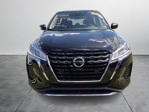 Used 2021 Nissan Kicks S image 2