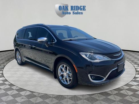 Used 2018 Chrysler Pacifica Limited FWD image 3
