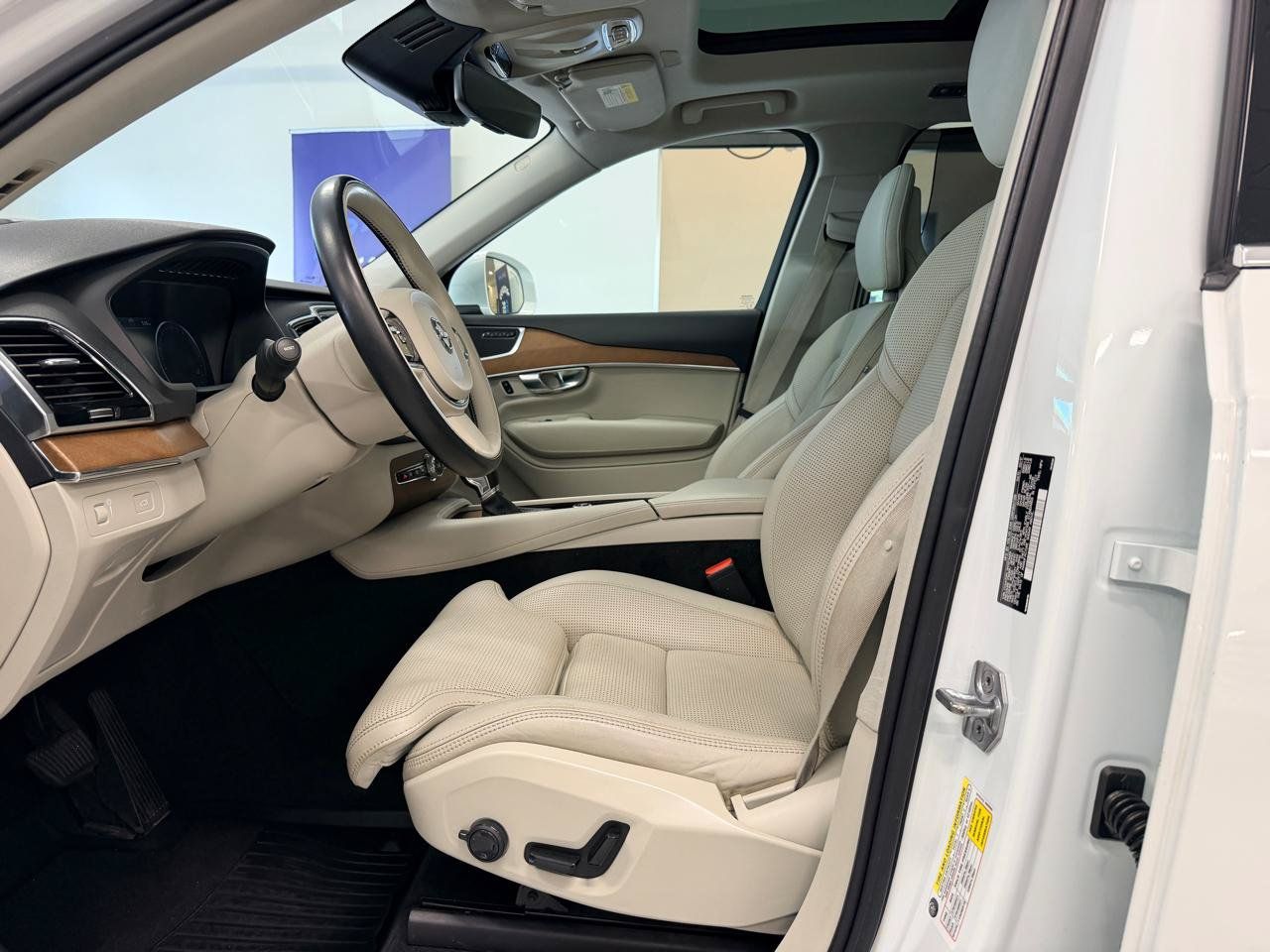Used 2017 Volvo XC90 T6 Inscription w/ Vision Package AWD/4WD image 17