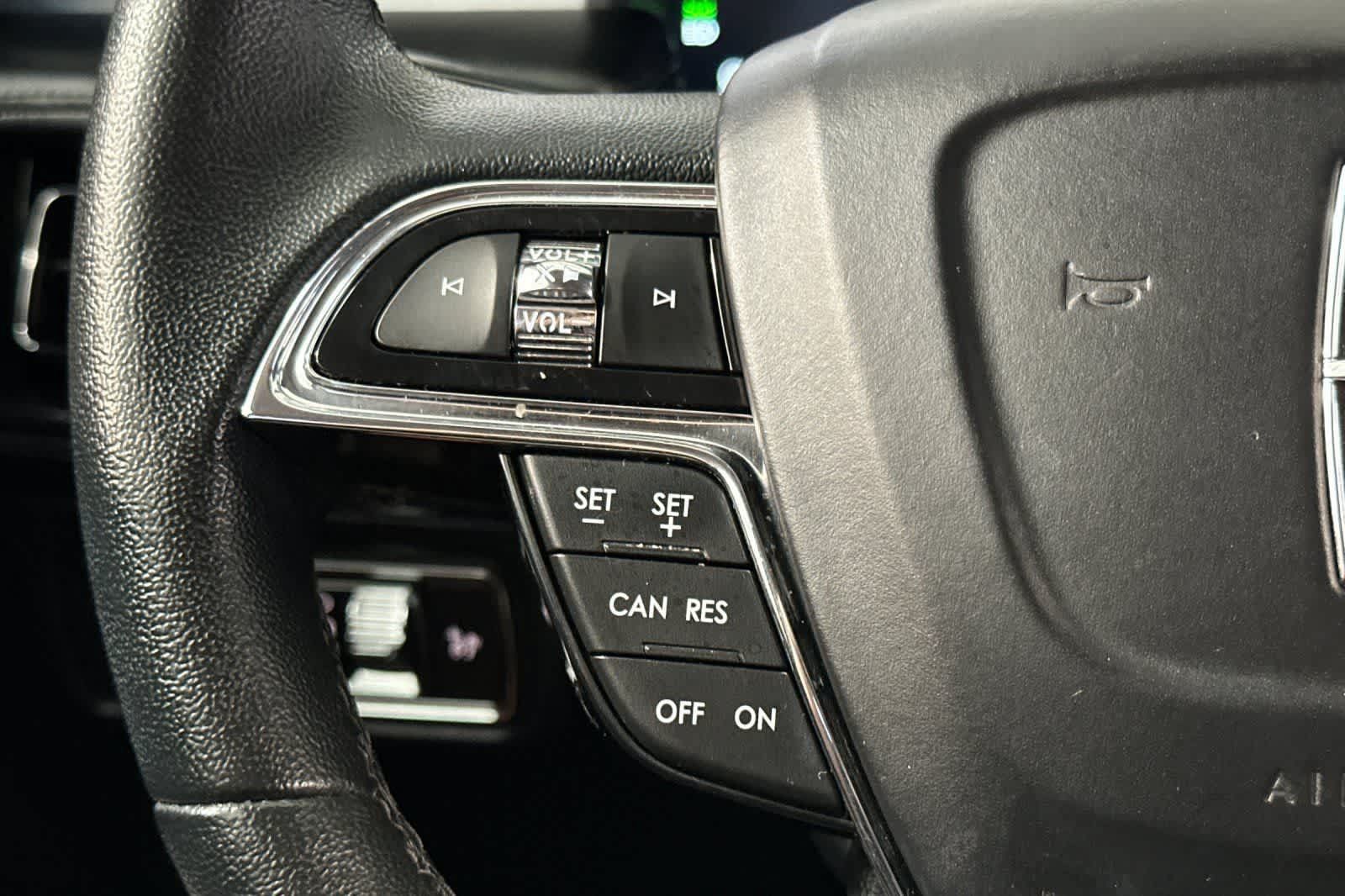 Used 2022 Lincoln Nautilus FWD w/ Premium Package image 32