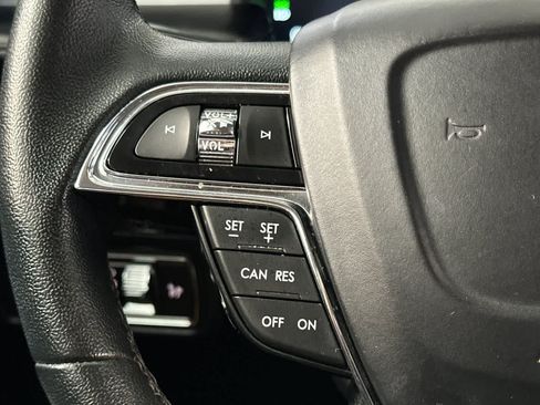 Used 2022 Lincoln Nautilus FWD w/ Premium Package image 32