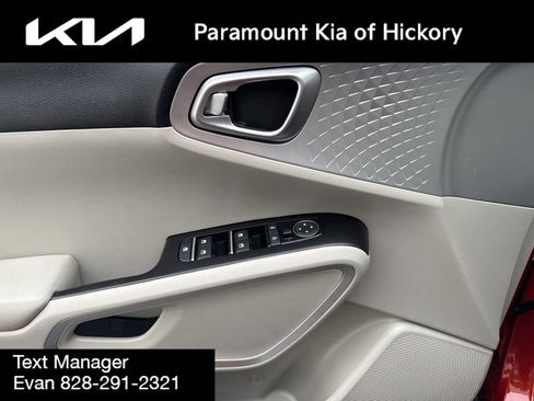 Used 2022 Kia Soul LX image 13