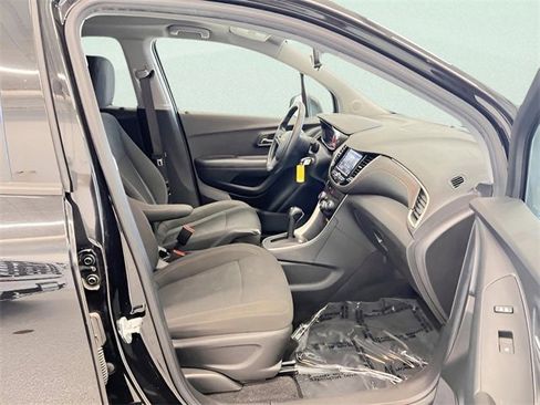 Certified 2021 Chevrolet Trax LS w/ Tint and Cruise Package image 8