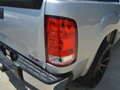 Used 2013 GMC Sierra 1500 SLT w/ SLT Convenience Package AWD/4WD image 9