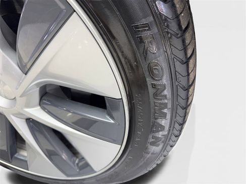 Used 2021 Tesla Model Y Long Range image 85