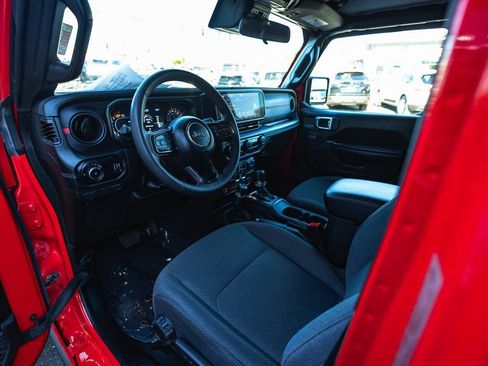 Used 2024 Jeep Wrangler Unlimited Rubicon image 18