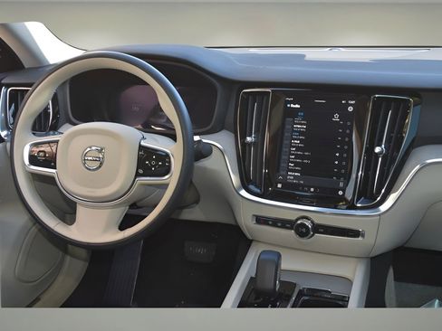 Used 2025 Volvo S60 B5 Plus image 17