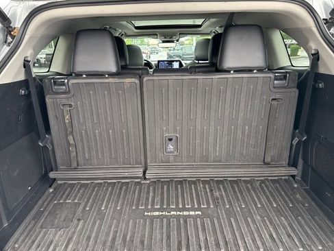 Used 2021 Toyota Highlander Platinum AWD/4WD image 36