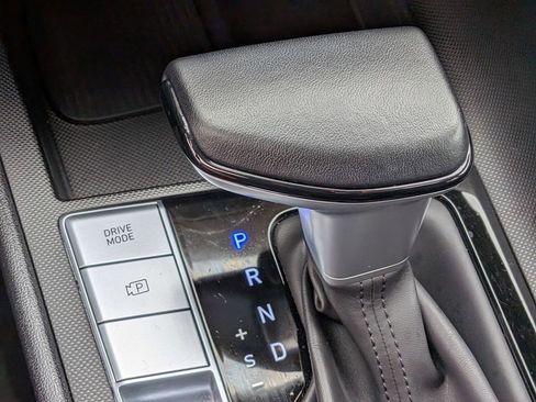 Used 2025 Hyundai Elantra SEL image 19