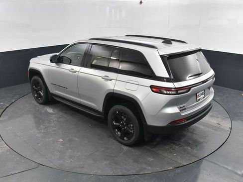 New 2025 Jeep Grand Cherokee Altitude w/ MOPAR Finishing Package AWD/4WD image 44