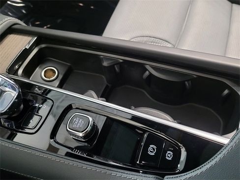 Certified 2024 Volvo XC90 B6 Ultimate w/ Lounge Package image 34