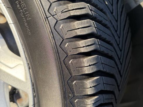 Used 2017 Ford Explorer XLT image 21