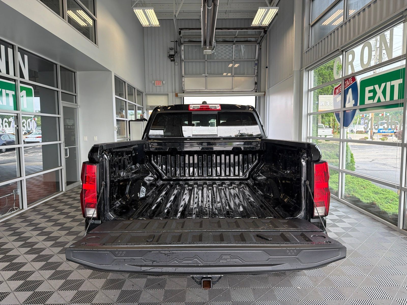 Used 2024 Chevrolet Colorado Trail Boss w/ Technology Package AWD/4WD image 7