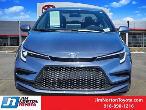 Used 2025 Toyota Corolla SE w/ SE Premium Package FWD image 2