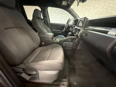 Used 2025 Toyota Tacoma SR5 AWD/4WD image 11