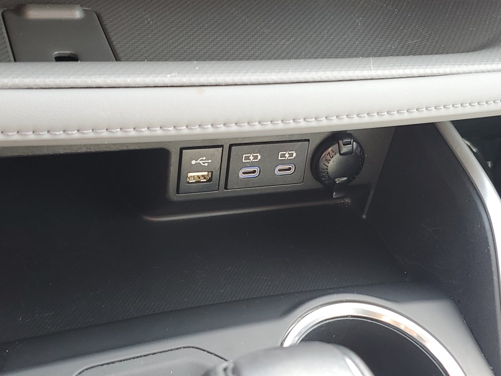 Used 2022 Toyota Highlander XLE AWD/4WD image 30