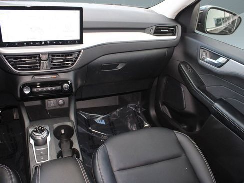 Used 2023 Ford Escape Platinum image 29