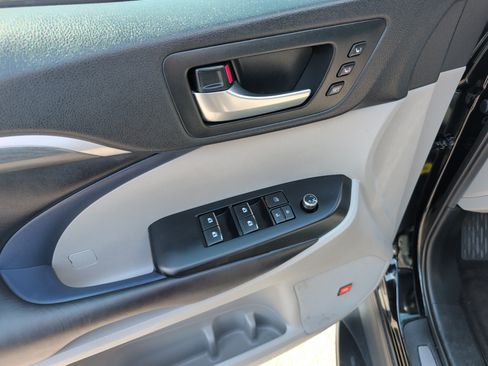 Used 2019 Toyota Highlander Limited AWD/4WD image 17