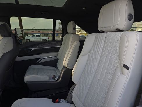 New 2026 Cadillac Escalade IQ Luxury 1 w/ LPO, Floor Liner Package image 15