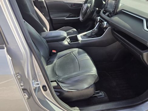 Used 2022 Toyota RAV4 LE AWD/4WD image 17