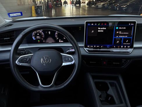 Used 2026 Volkswagen Tiguan SE FWD image 14