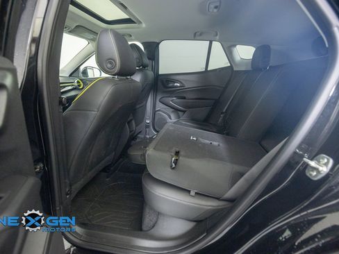 Used 2024 Chevrolet Trax ACTIV w/ Sunroof Package FWD image 27