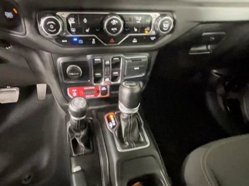 Used 2024 Jeep Wrangler Unlimited AWD/4WD image 33