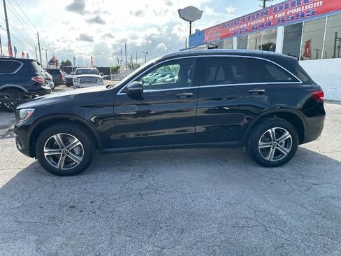 Used 2019 Mercedes-Benz GLC 300 w/ Premium Package image 2