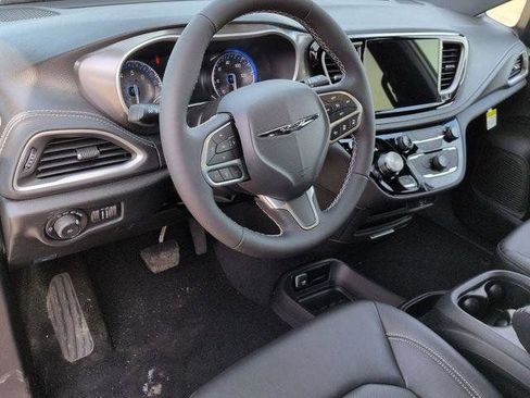 New 2026 Chrysler Pacifica Select AWD/4WD image 11