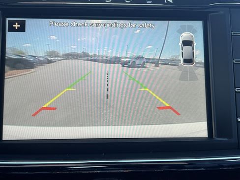 Used 2018 Lincoln Continental Premiere image 24