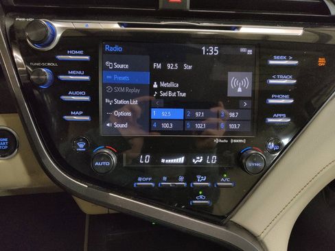 Used 2020 Toyota Camry XLE FWD image 25