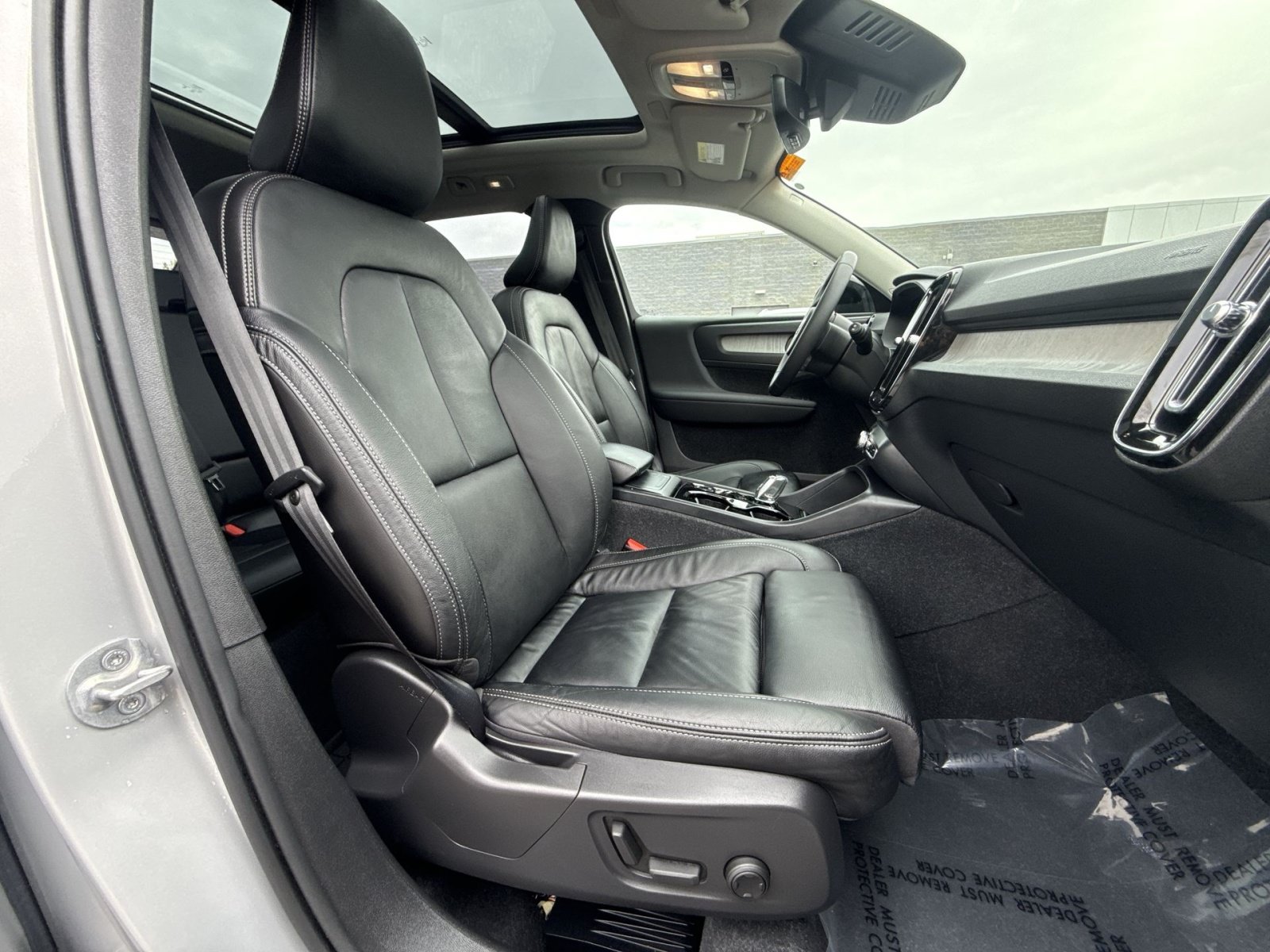 Used 2024 Volvo XC40 B5 Plus w/ Climate Package AWD/4WD image 27