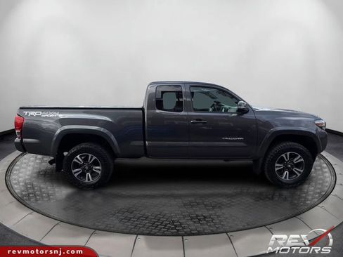 Used 2016 Toyota Tacoma TRD Sport image 6
