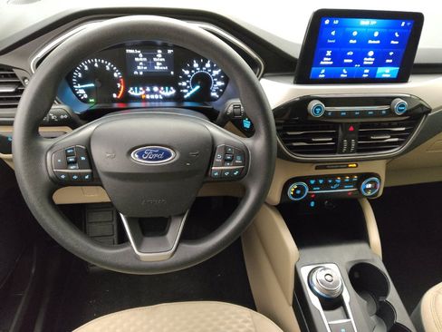 Used 2020 Ford Escape SE image 22