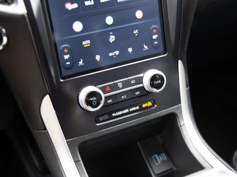 Used 2024 Ford Edge SEL image 13