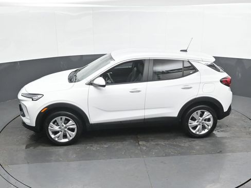 Used 2025 Buick Encore GX Preferred AWD/4WD image 33