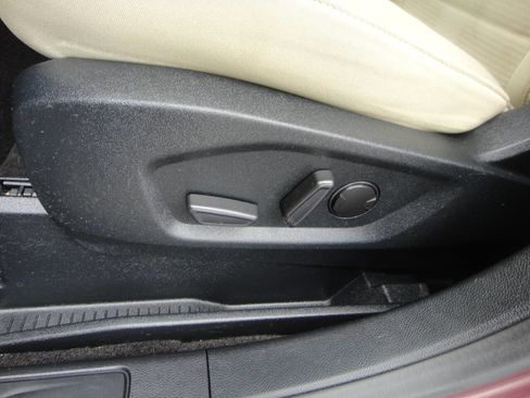 Used 2020 Ford Edge SEL image 11