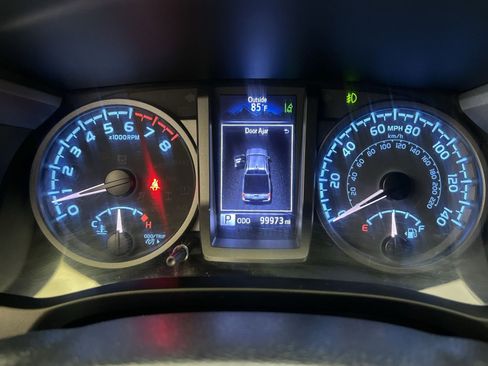 Used 2020 Toyota Tacoma TRD Off-Road w/ Technology Package AWD/4WD image 16